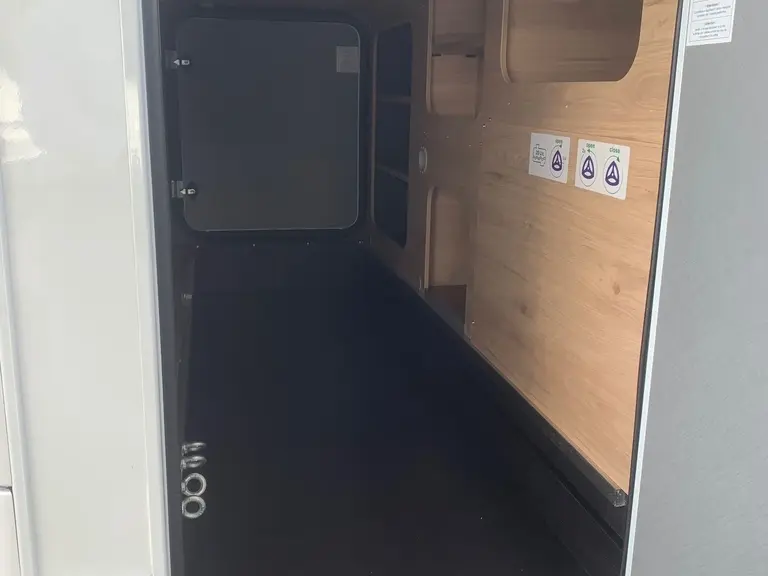 41058930.jpg