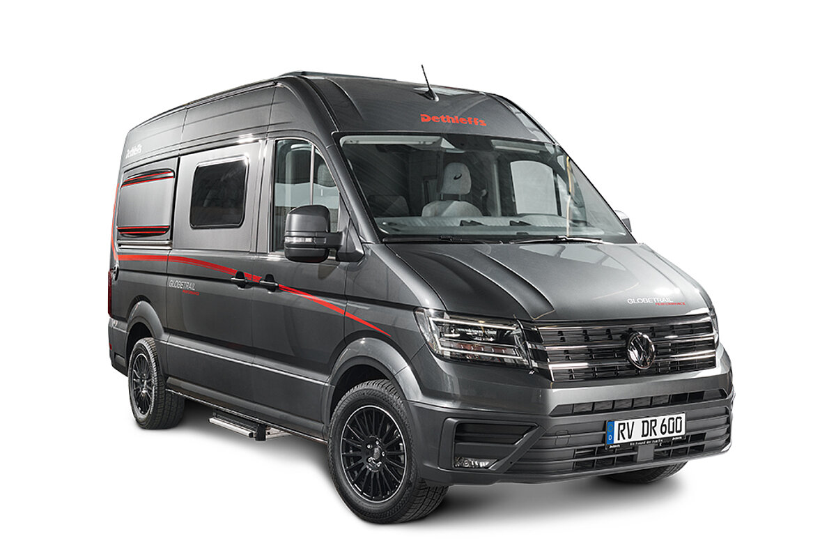 Schwarzer Camper Van von Dethleffs.
