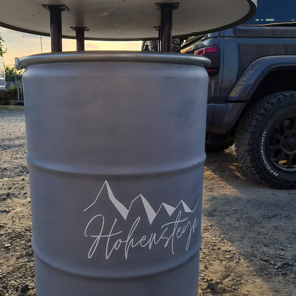 Fass mit Logo Hohensteyn.